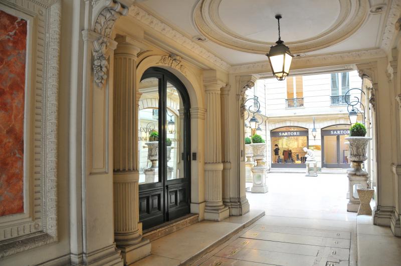 Франция, роскошные дворцы открывают у себя отели