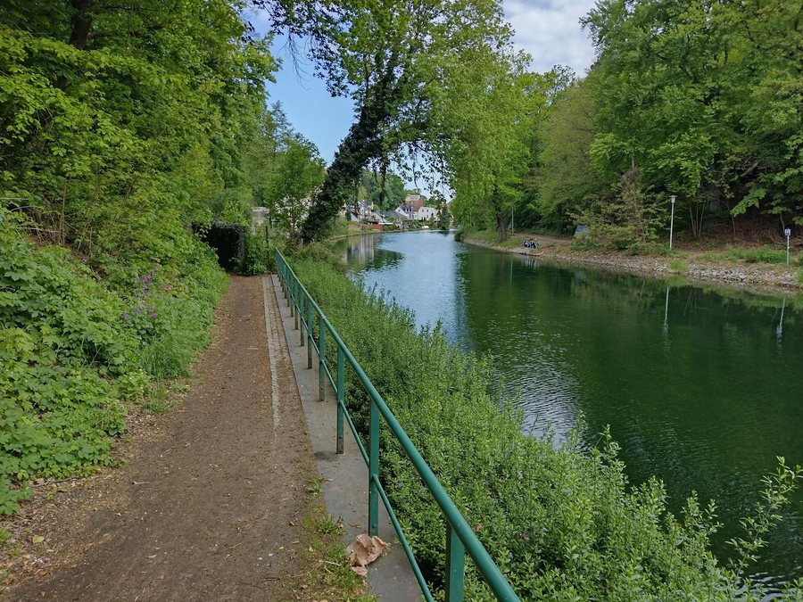 File:Woltersdorf-bei-Berlin-Axenweg-II.jpg