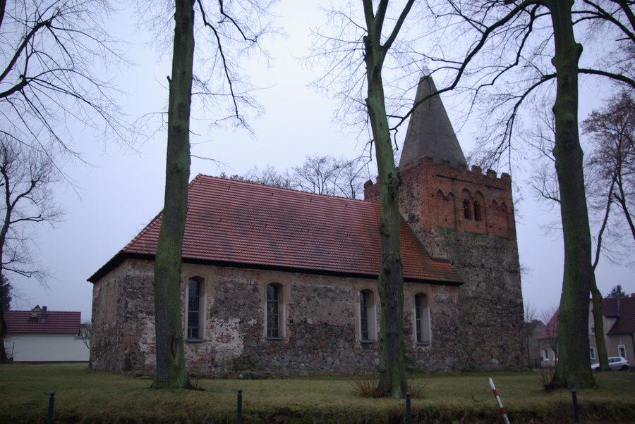 File:Rauen Kirche.jpg