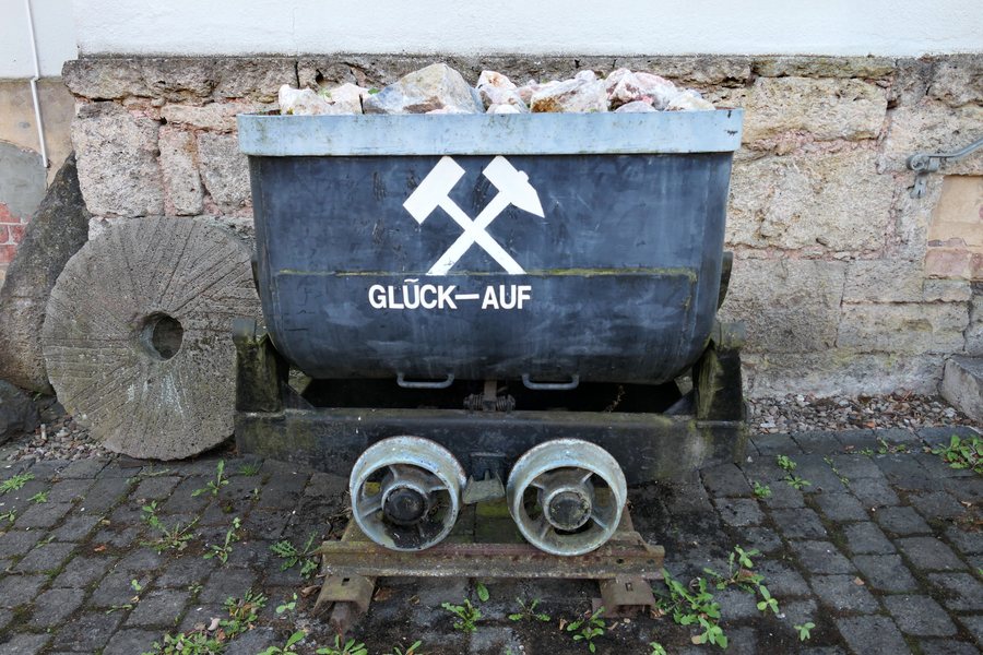 Grubenwagen vor dem Heimat- und Bergbaumuseum Nentershausen