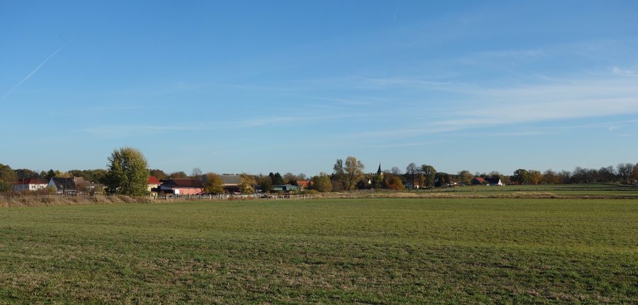 File:Blick auf Schönfließ aus NW 2018.jpg