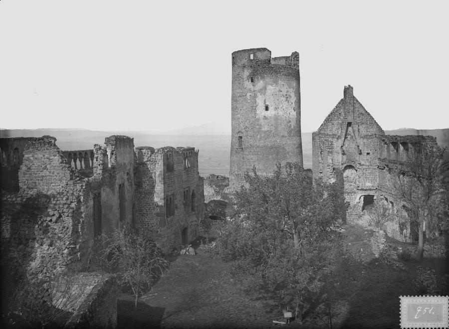 File:Burg Münzenberg fm812154.jpg