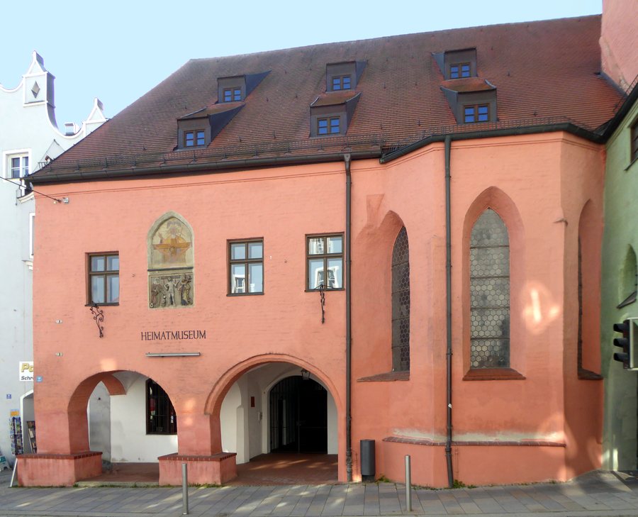 File:Vilsbiburg, Heimatmuseum von Nordosten, 2.jpeg
