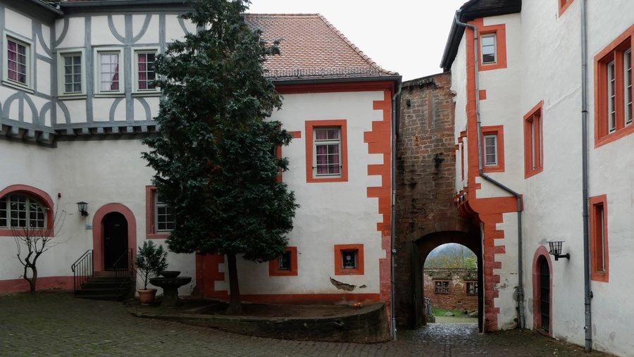 File:2024 Burg Breuberg Kernburg Münze.jpg
