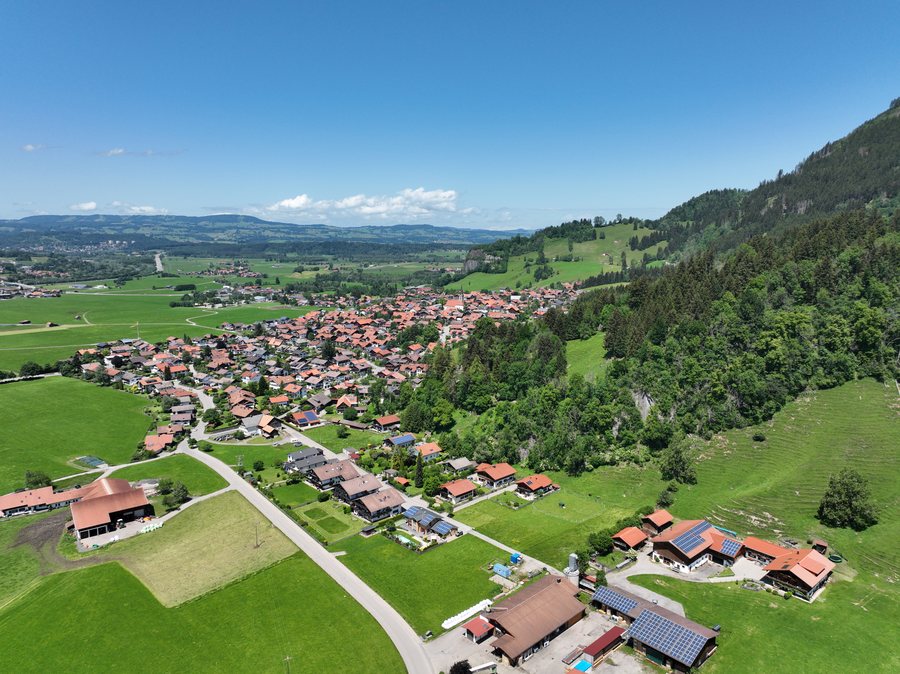 File:Burgberg im Allgäu von oben.jpg