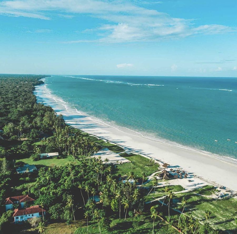 Küstenlandschaft am Diani Beach im Kwale County, Kenia