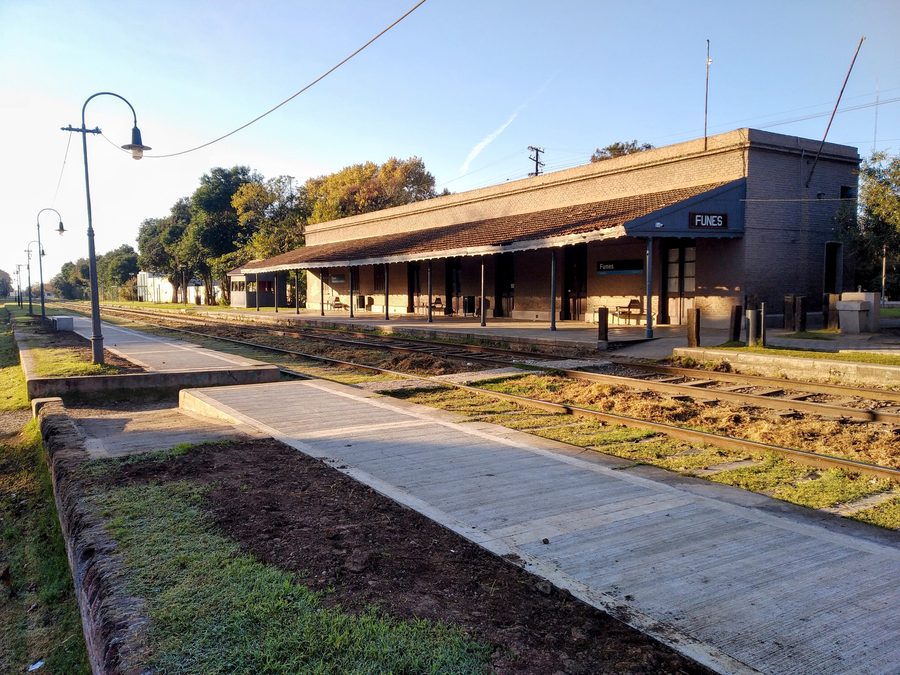 Vista de la estación ferroviaria de Funes y Museo Murray