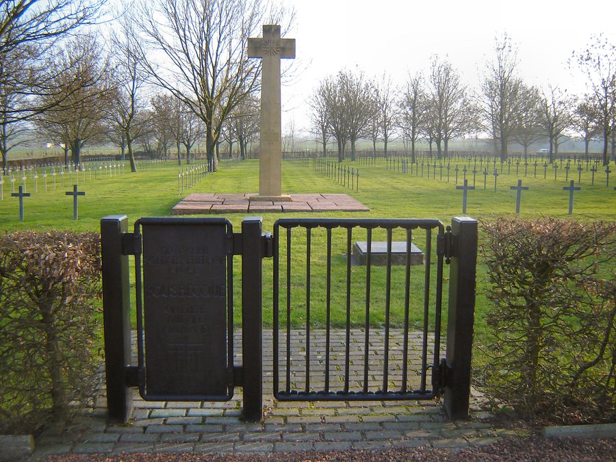 File:Bousbecque - Deutscher Soldatenfriedhof Bousbecque 1.jpg