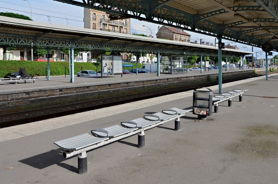 File:Rosny-sous-Bois 93 Quai & voie B 2013.jpg