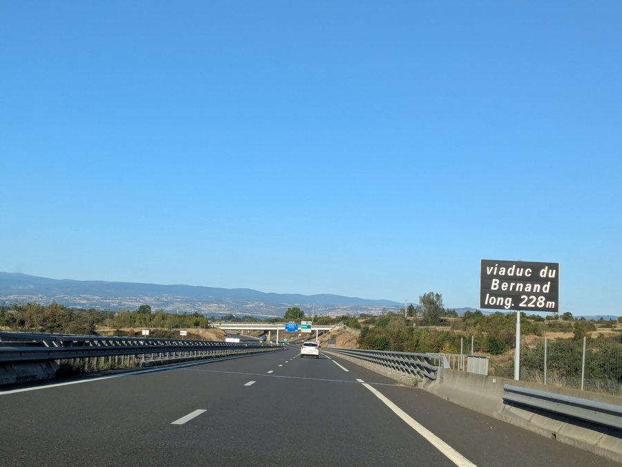File:Balbigny - Passage viaduc du Bernand A89 (août 2025).jpg