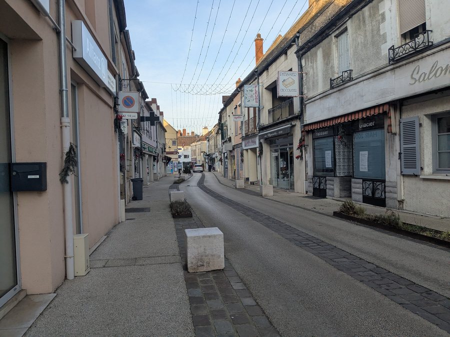 File:Seurre - Rue de la République (janv 2025).jpg