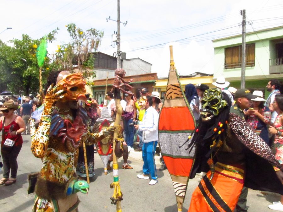 Participantes enmascarados del Carnaval del Diablo de 2019 en Riosucio, Caldas, Colombia