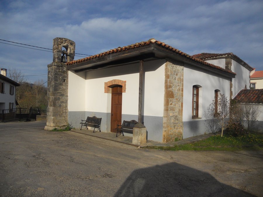 File:Capilla de Nuestra Señora de la Asunción, Priede- Asturias . - panoramio.jpg