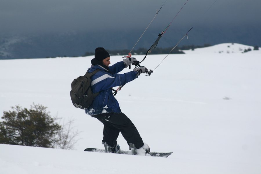 File:Snowkitter Caussols.jpg