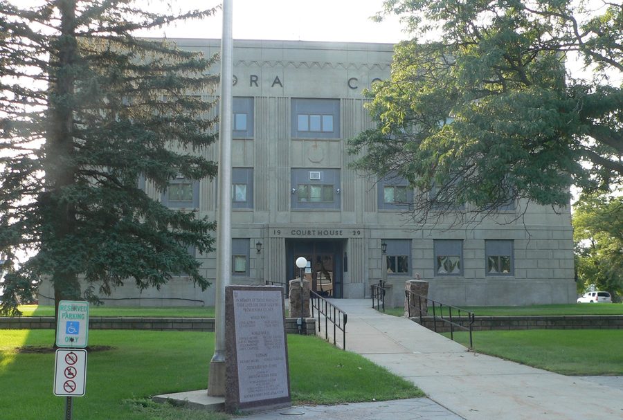 Здание Aurora County Courthouse в Plankinton, South Dakota, вид с востока
