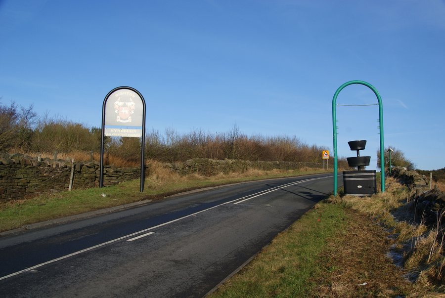File:Crossing from Blackburn-with-Darwen to Hyndburn - geograph.org.uk - 2242438.jpg