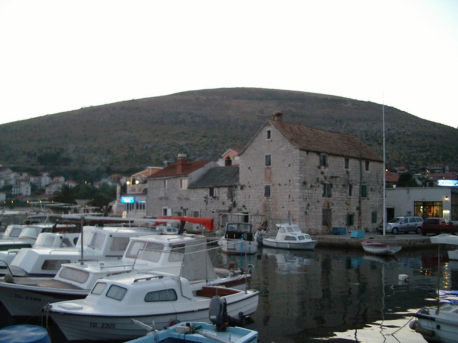 Hafen von Seget Donji an der dalmatinischen Küste