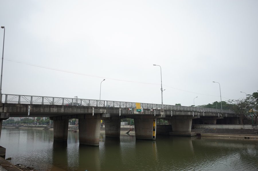 Hải-Tân-Brücke in der Stadt Hải Dương, Vietnam