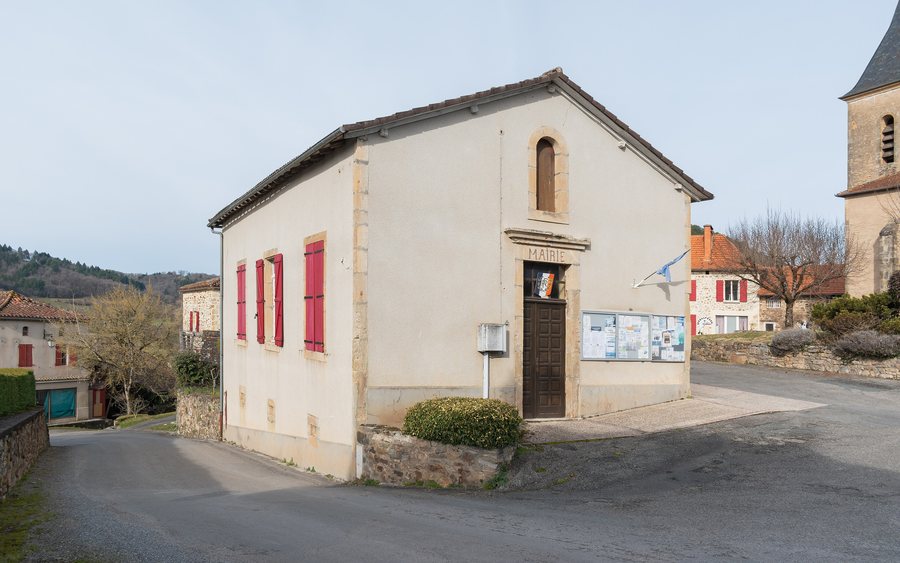 File:Town hall of Terrou (2).jpg