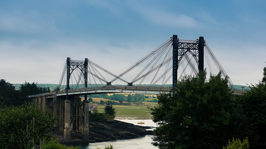 Blick auf die Brücke von Lézardrieux über den Trieux