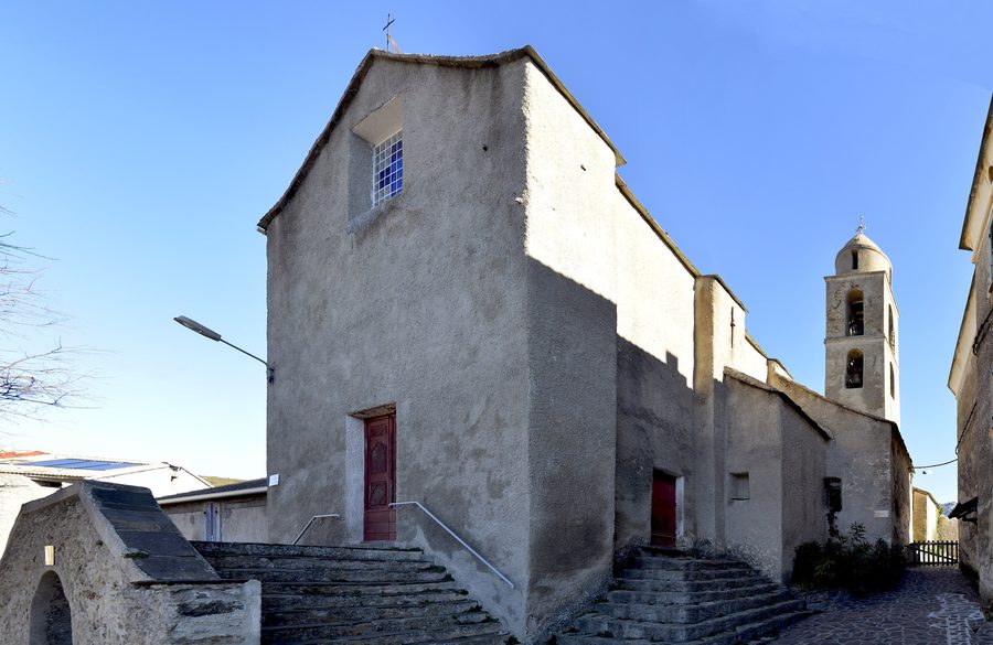 Приходская церковь Sainte-Lucie в Santa-Lucia-di-Mercurio, датированная 1842 годом