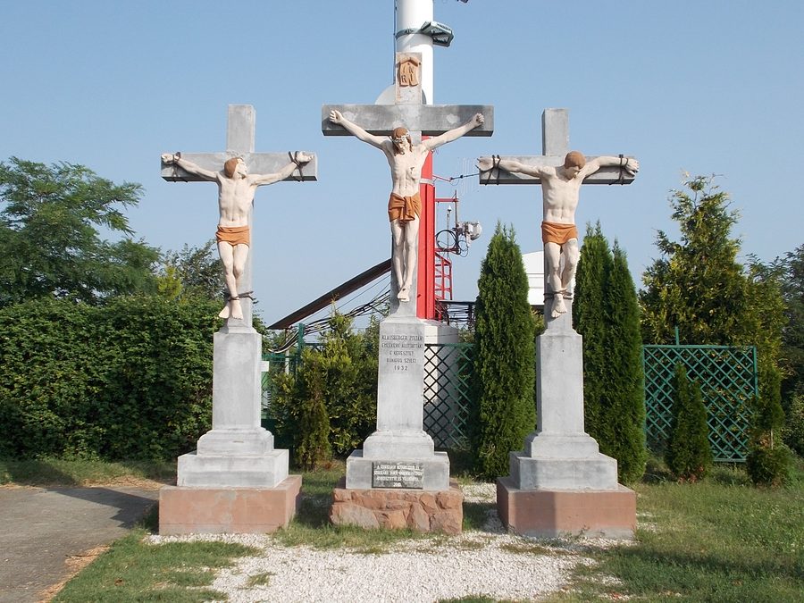 Капелла Голгофы на холме Кальвария в Бартина, Сексард.