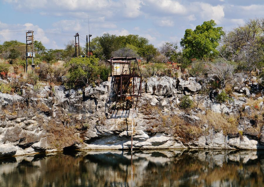 Lake Otjikoto in der Region Oshikoto, Namibia