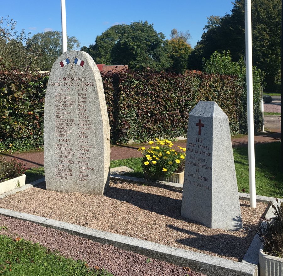 File:Monuments aux morts Martigny sur l'Ante.jpg