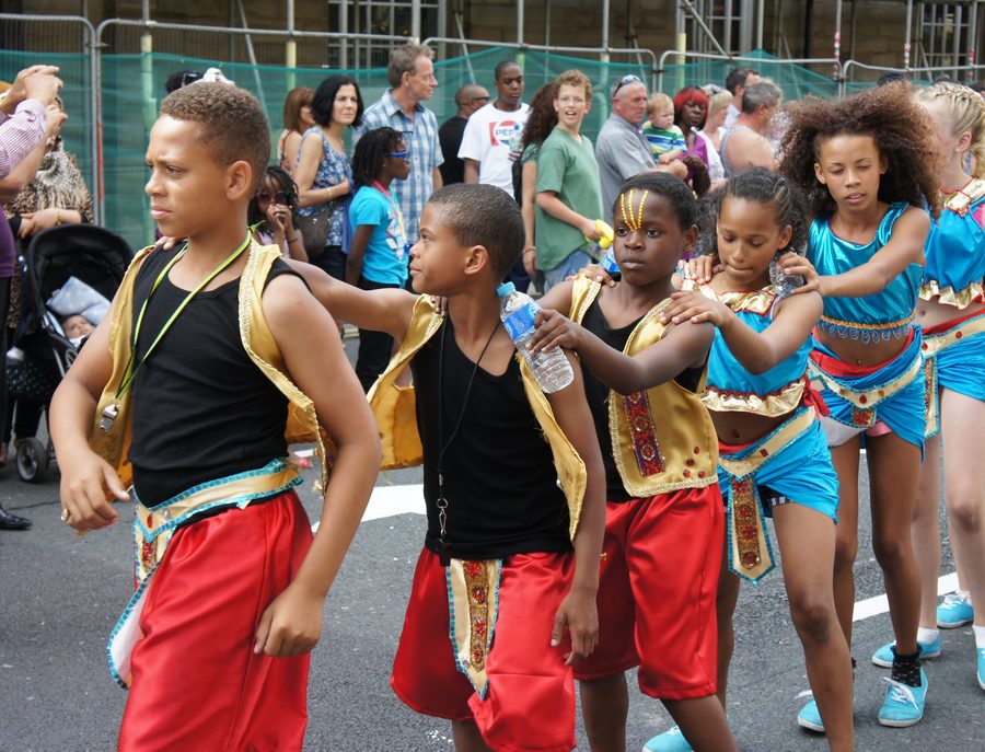 Танцоры на Huddersfield Caribbean Carnival 2014