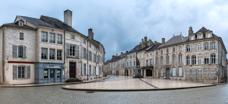 File:Place Jeanne d'Arc in Neufchateau (2).jpg