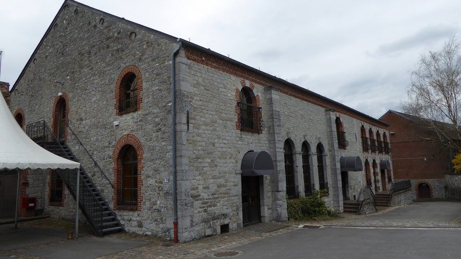 File:Trelon Le bâtiment bleu de l'ancien entrepôts (2).jpg