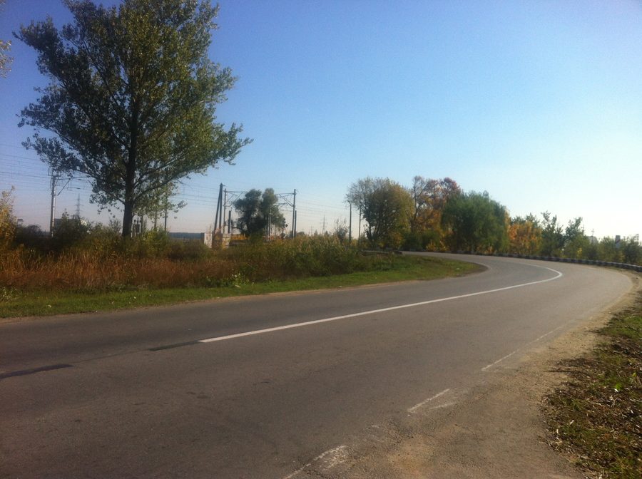 Уличная сцена в Буфтя в уезде Илфов, Румыния