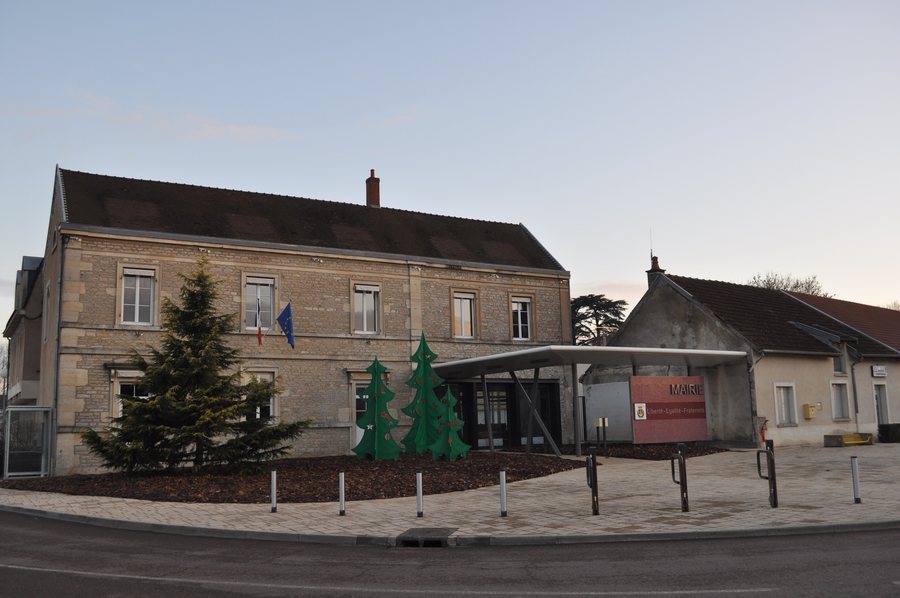 File:Mairie de Quetigny, Côte-d'Or.jpg