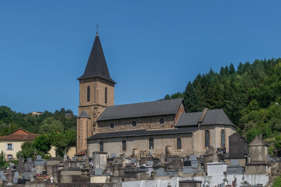 File:Saint Micheal Church of Decazeville 01.jpg