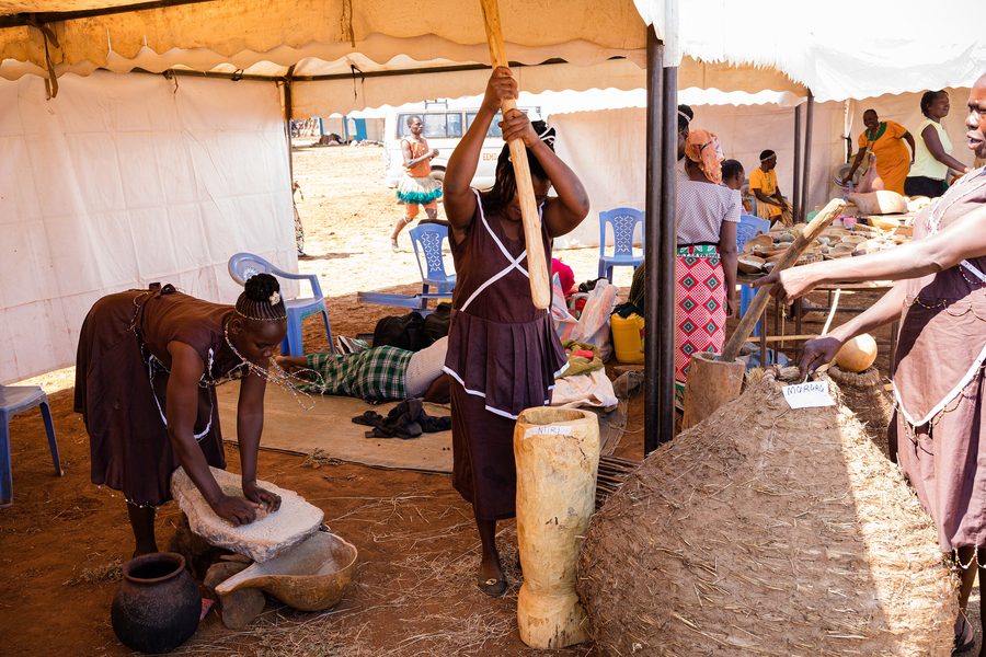 Traditionelle kulturelle Darbietung beim Ura-Gate-Kulturfestival in Tharaka Nithi
