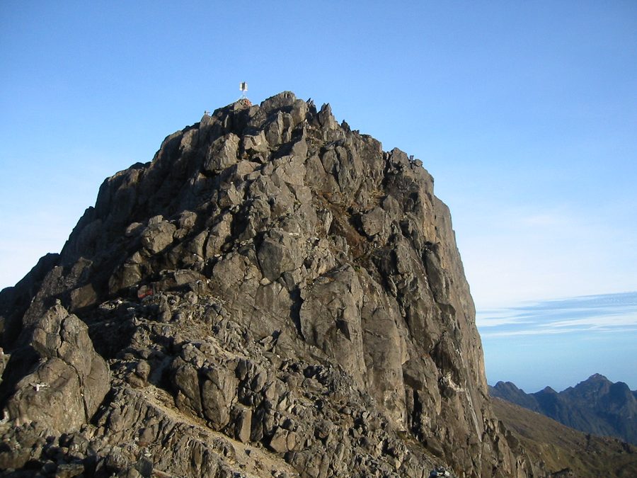 Blick auf den felsigen Gipfelbereich des Mount Wilhelm in Papua-Neuguinea.