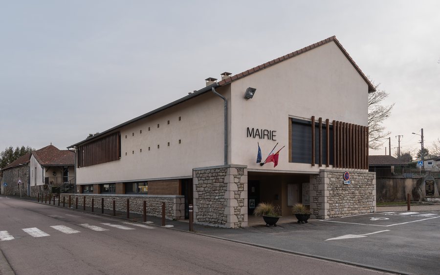 File:Town hall of Montet-et-Bouxal (2).jpg