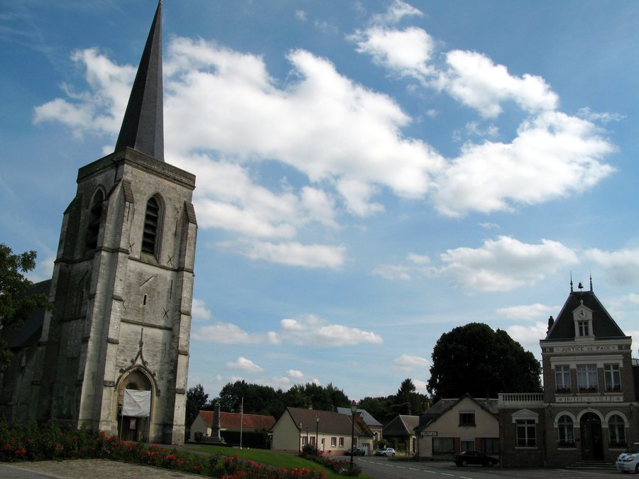 File:Ailly-le-Haut-Clocher centre 1.jpg