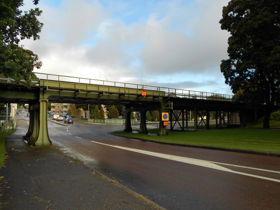 File:JÄRNVÄGSVIADUKTEN I SÖDERHAMN 1.JPG