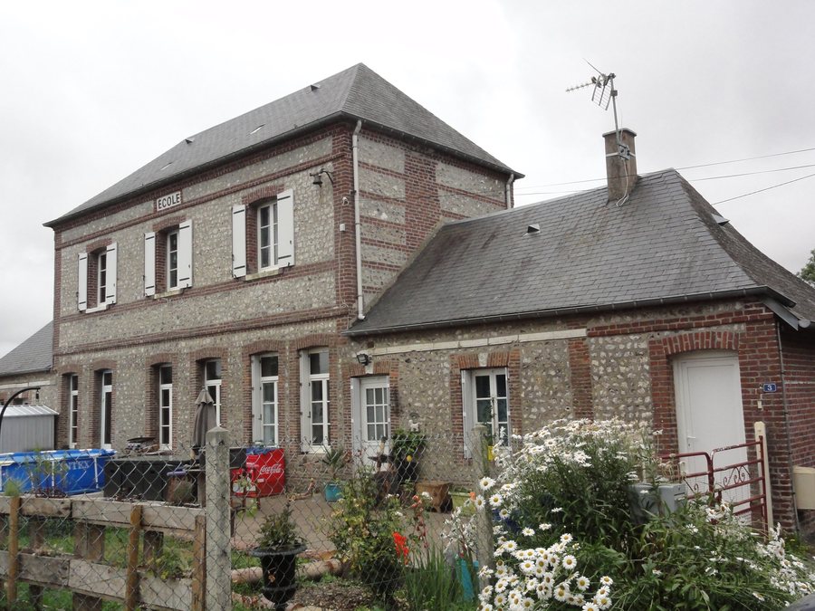 File:Sausseuzemare-en-Caux (Seine-Mar.) ancienne école.jpg