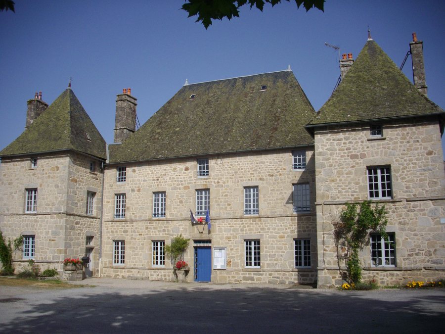File:Liginiac - mairie (2).JPG