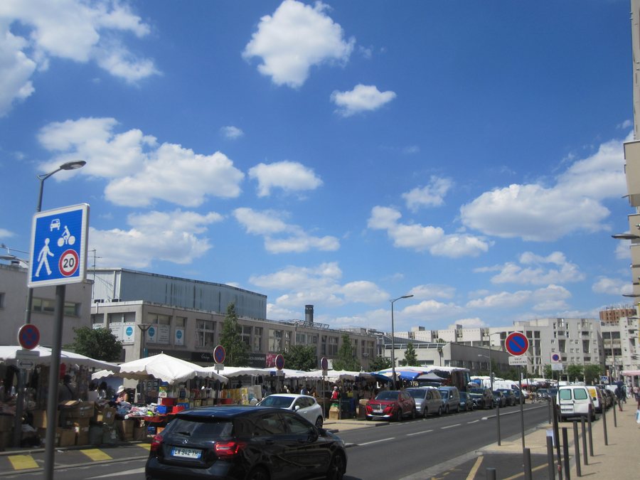 File:Cours des Roches in Noisiel, July 2022.jpg