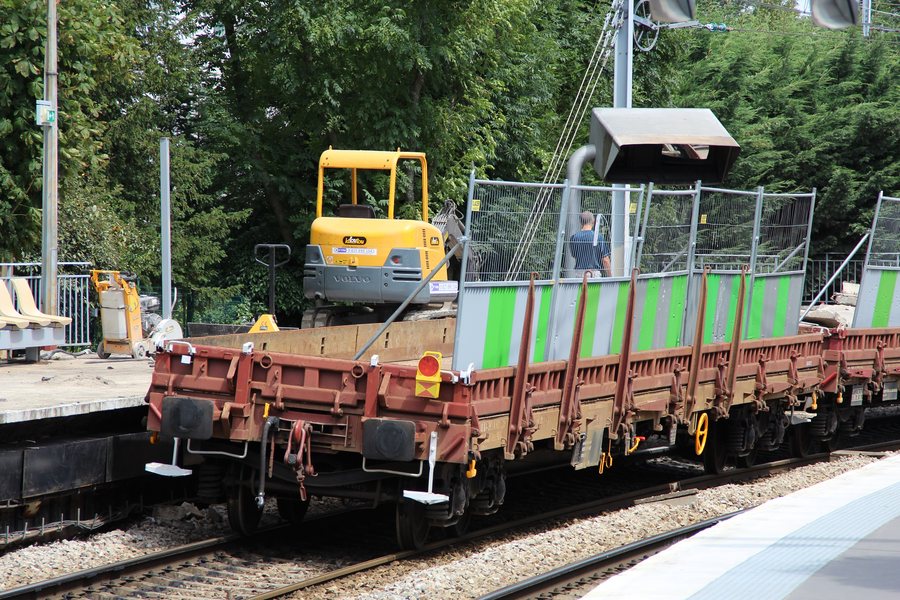 File:Gare de Bures-sur-Yvette travaux 2012 08.jpg