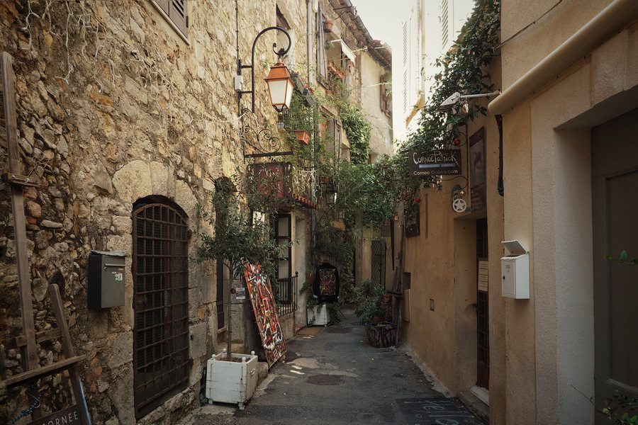 File:Mougins (44301563570).jpg