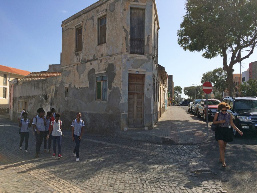 Straße im historischen Plateau von Praia auf Santiago