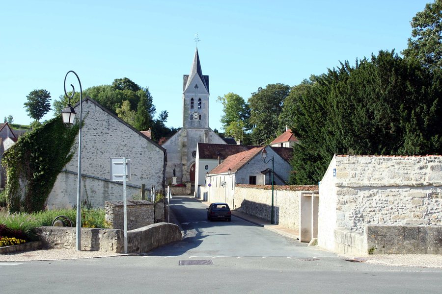 File:Sailly (Yvelines) - Rue de l'église01.jpg