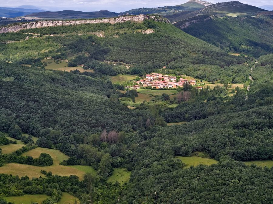 Población de Arreba desde la sierra de Albuera.