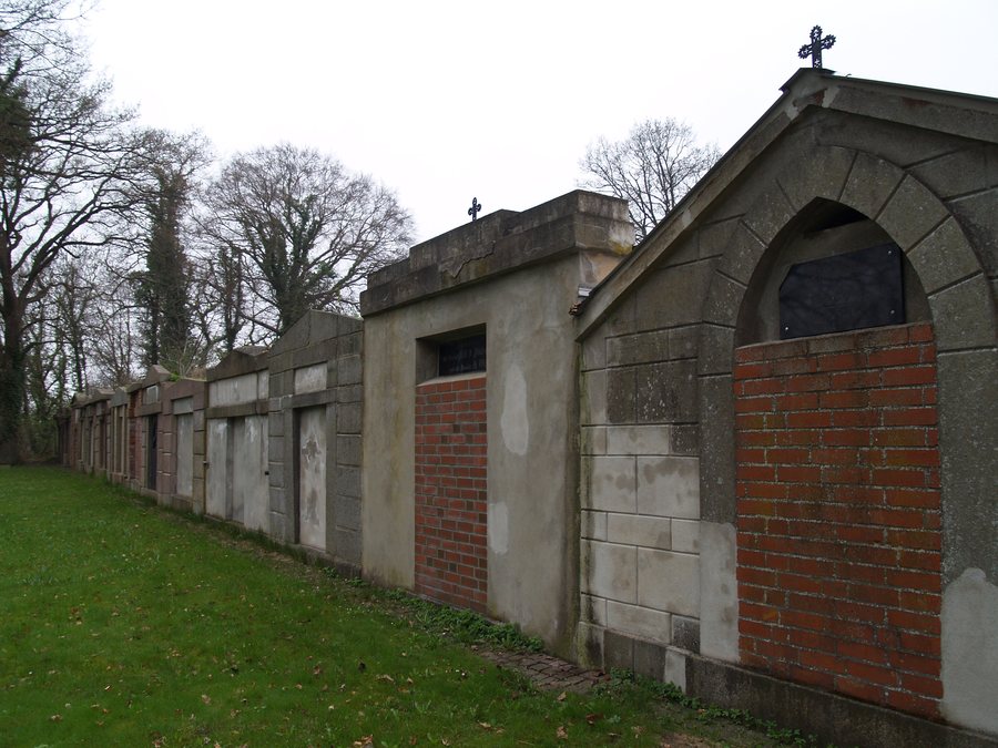 File:Ratzeburg Gruftreihe.JPG