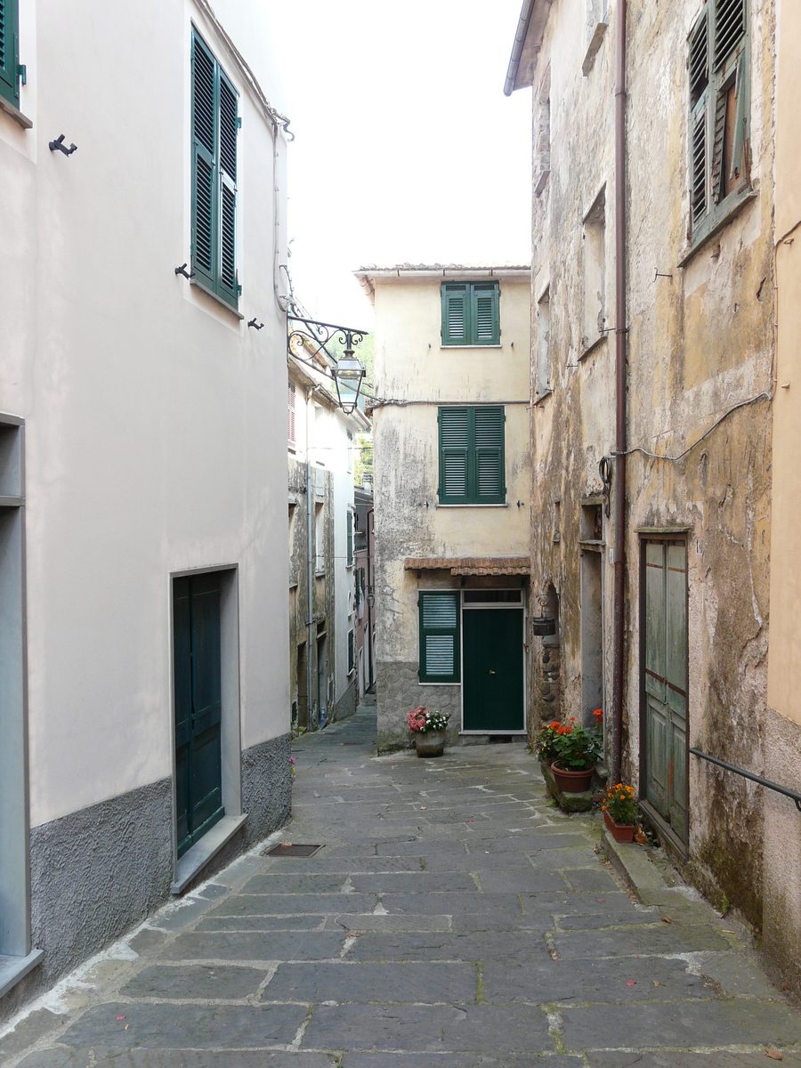 Via del centro storico di Carro, La Spezia, Liguria, Italia