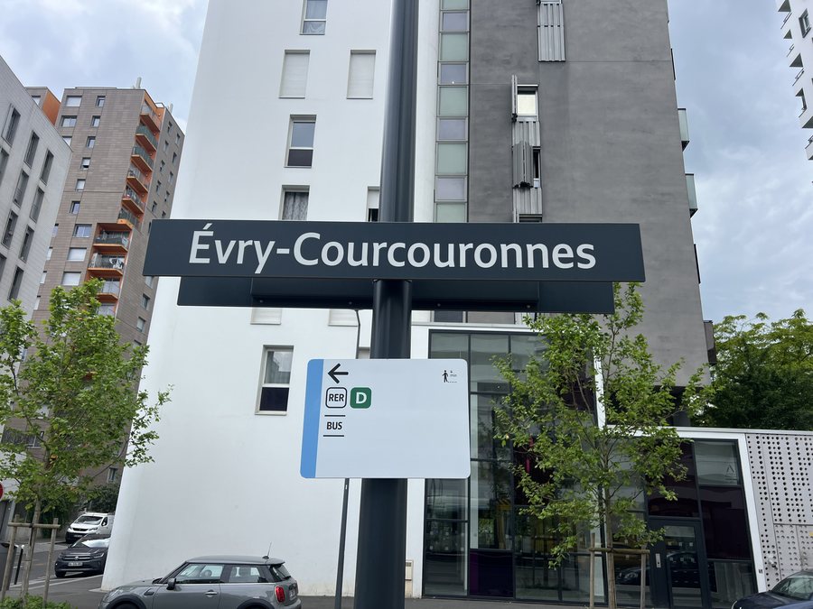 File:Panneau Station Évry Courcouronnes Tramway IdF Ligne 12 - Évry-Courcouronnes (FR91) - 2024-05-18 - 2.jpg
